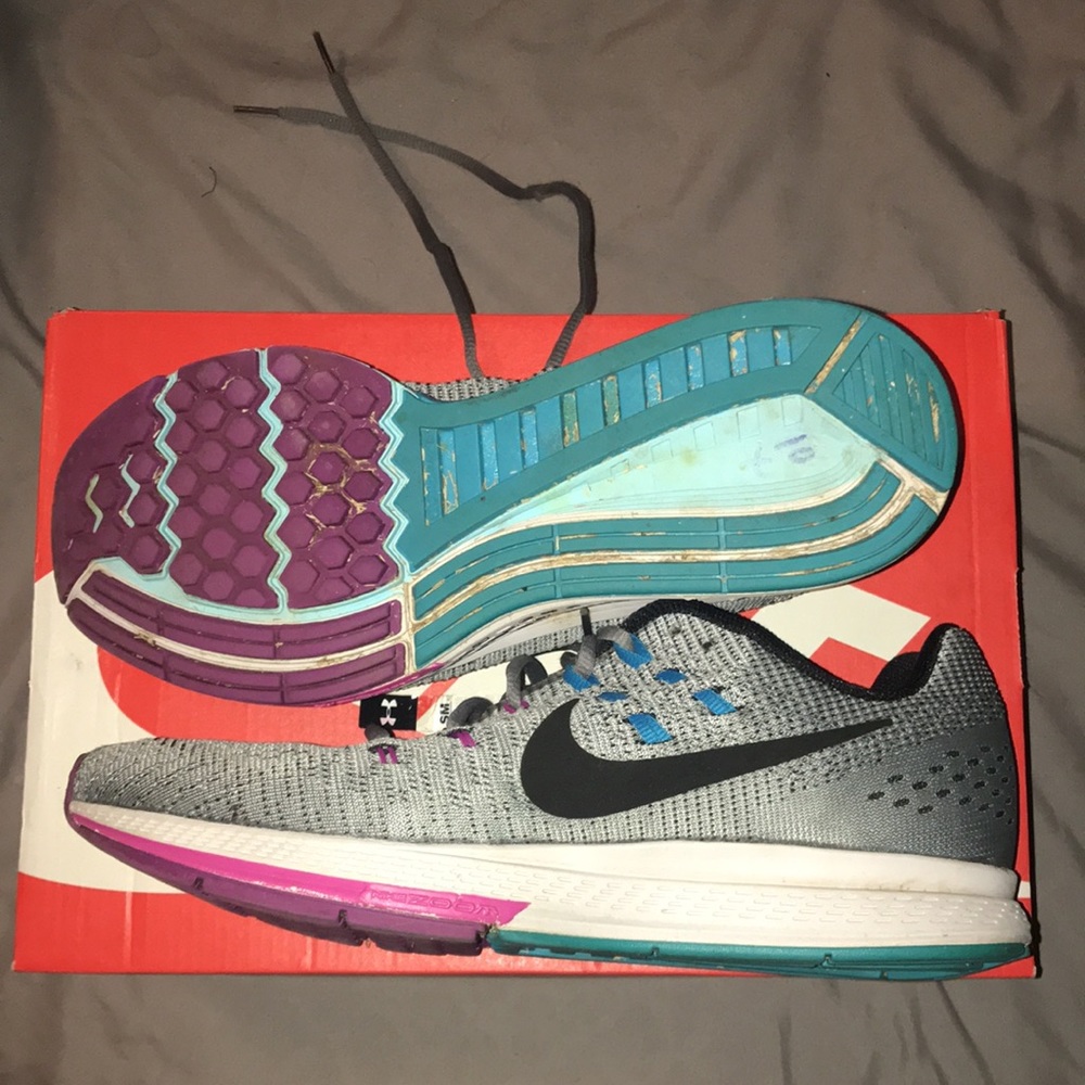 Nikes - Picture 2 of 3